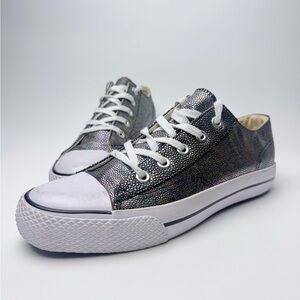 Airwalk Women’s Low-Top Sneakers Holographic Black Silver – Size 8.5